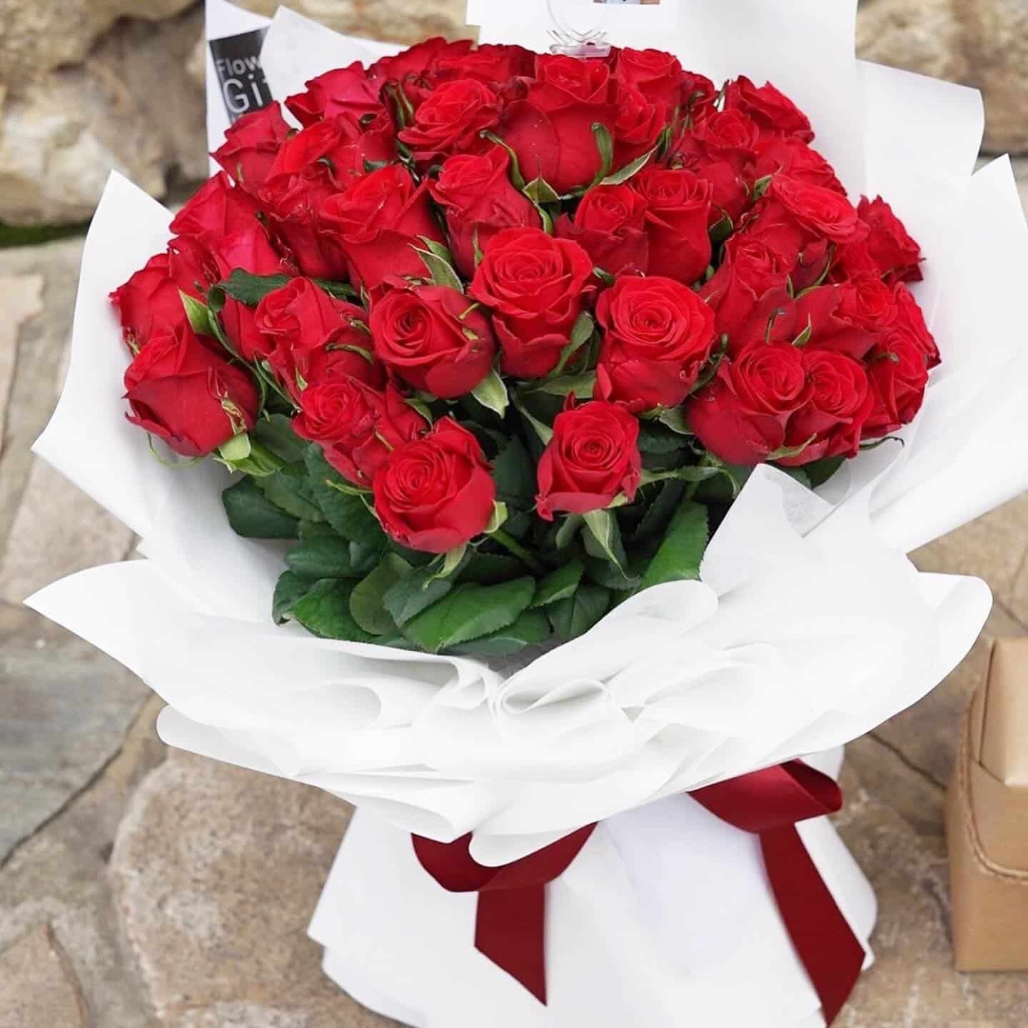 Elegance In Bloom: Rose Bouquet Flowers Guide
